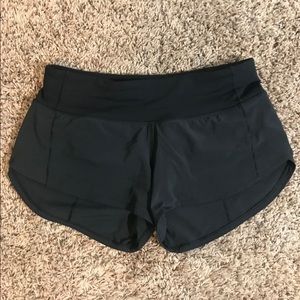 black lululemon shorts